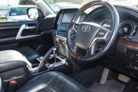 Toyota Land Cruiser Sahara 200 Series V8 photo 7